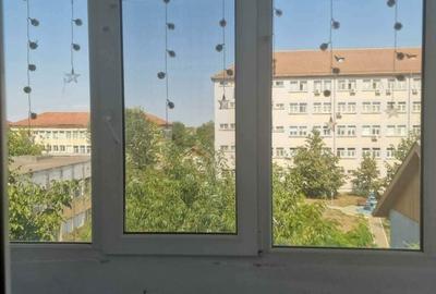 Apartament cu 2 camere semidecomandat în Fetești-Gară - 1