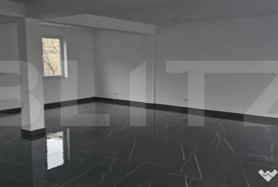 Spațiu comercial, de 100 mp, în Central - 4