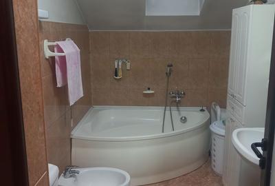 Casă cu 9 camere cu Teren 120 Mp în Central - 8