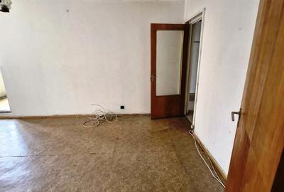 Apartament cu 4 camere semidecomandat în Rahova - 2