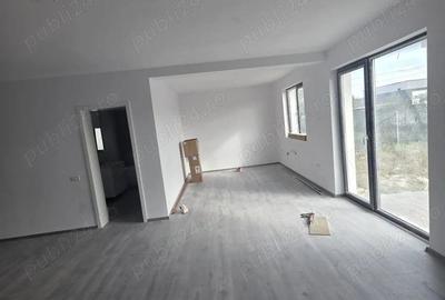 Casă cu 3 camere cu Teren 350 Mp în Central