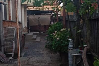 Casă cu 3 camere cu Teren 215 Mp în Central - 1