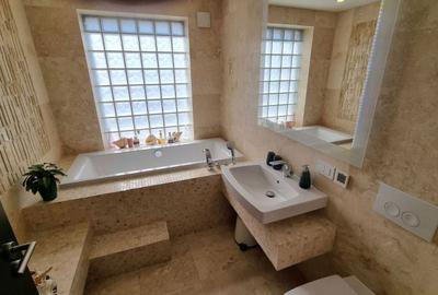 Casă cu 4 camere în Central - 2