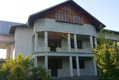 Vila D+P+E+M, teren 1950 mp, suprafata utila 621 mp, Campina, Prahova - 2
