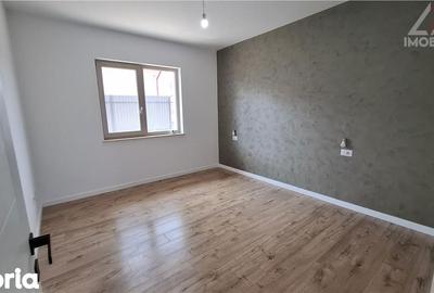 Casă cu 4 camere cu Teren 400 Mp în Rediu - 11