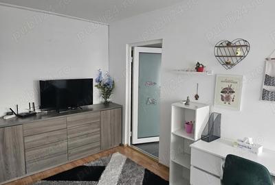 Apartament cu 3 camere semidecomandat în Km 4 - 8