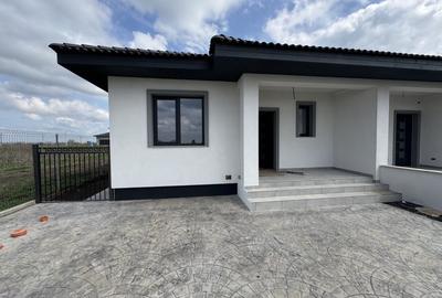 Sacalaz, 1/2 Duplex , Parter, 3 camere,2 bai,Terasa Acoperita - 1
