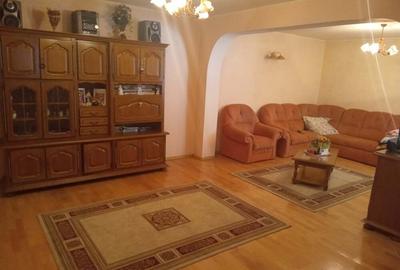 Casă cu 3 camere în Central - 8