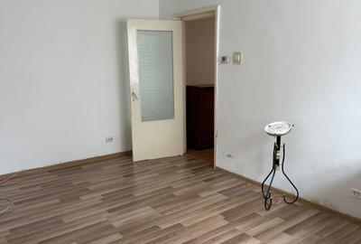 Garsonieră decomandată în Central - 4