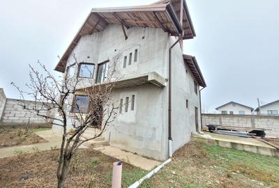 Casă individuală cu 5 camere în Central