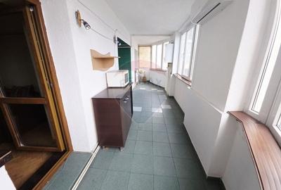 Apartament cu 2 camere de vanzare in zona 1 Mai - 25