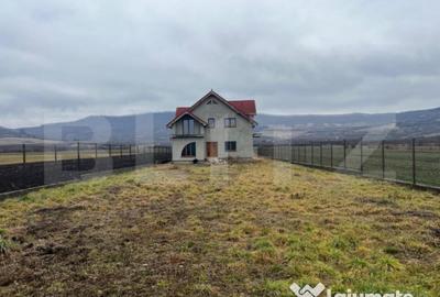 Casă cu 5 camere cu Teren 2900 Mp în Central - 2