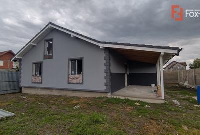 Casă individuală cu 4 camere cu Canalizare în Sânmihaiu Român