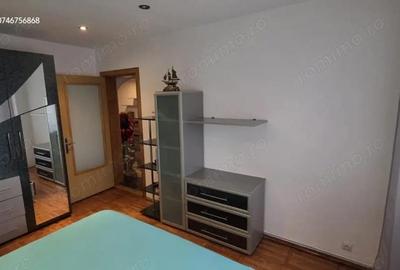 Apartament cu 3 camere decomandat în Micro 6