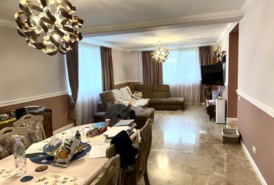 Casă cu 8 camere cu Teren 560 Mp în Central