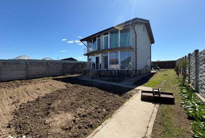 Casă cu 4 camere cu Canalizare în Pielești