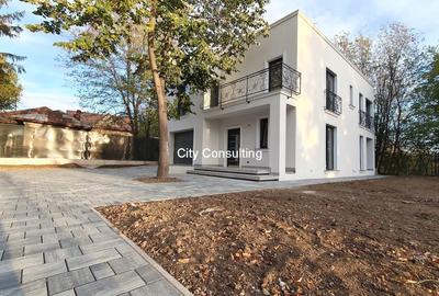 Casă cu 5 camere în Exterior Nord