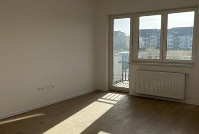 Apartament cu 3 camere decomandat în Tractorul - 7