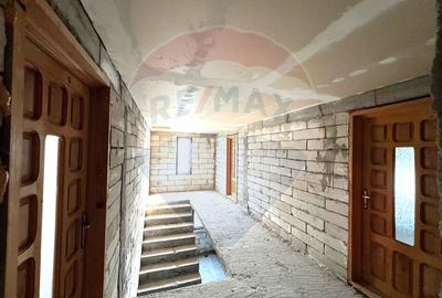 Casa / Vila cu 6 camere de vanzare in BUHUSI Judetul BACAU - 4