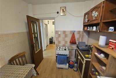 Apartament cu 2 camere decomandat în Micro I - 17