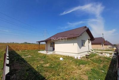 Casă cu 3 camere cu Teren 400 Mp în Central - 1