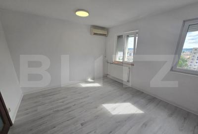 Apartament cu 3 camere decomandat în Craiovița Nouă