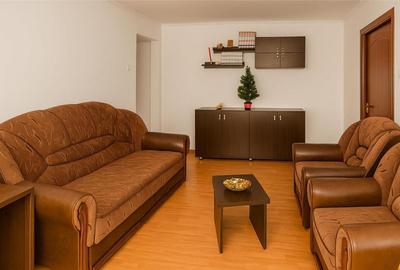 Apartament cu 3 camere semidecomandat în Central - 1