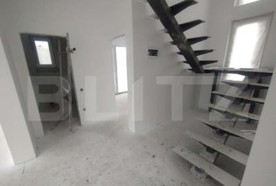 Casa 111 mp,pe 2 nivele cu 4 camere,570 mp teren,zona Valea - 3