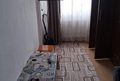 Garsonieră decomandată în Sud