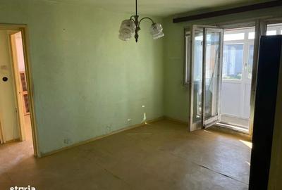 Apartament cu 2 camere semidecomandat în Craiovița Nouă