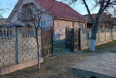 Casă individuală cu 5 camere cu Teren 1800 Mp în Voinești - 1