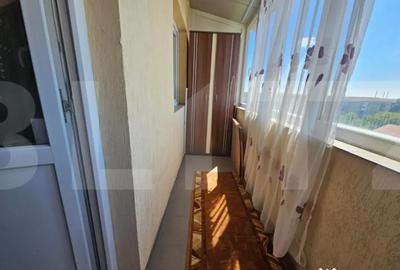 Apartament cu 3 camere semidecomandat în Soarelui