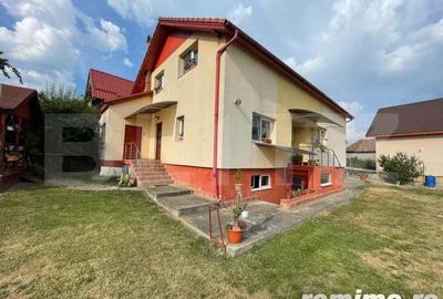 Casă cu 6 camere cu Teren 1100 Mp în Corunca