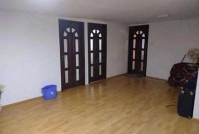 Casă cu 8 camere cu Teren 600 Mp în Adunații-Copăceni - 1