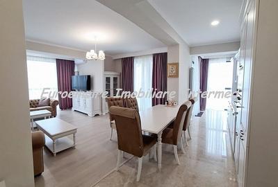 Apartament cu 3 camere decomandat în Faleza Nord