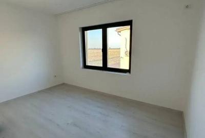 Casă cu 4 camere în Odăile