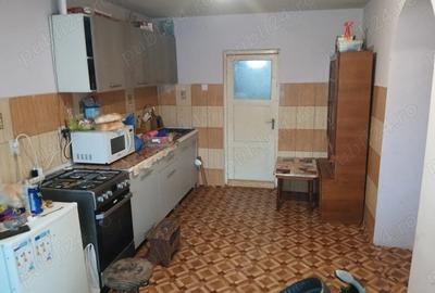 Casa de vanzare foarte ieftina si cu utilitati bune - 1