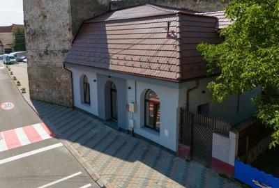 Spațiu comercial, de 52 mp, în Central - 3