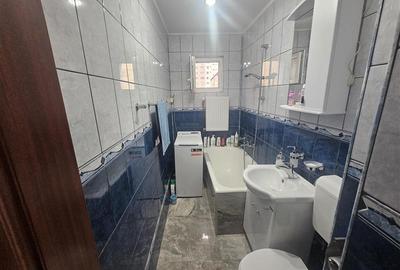 Apartament cu 3 camere nedecomandat, mobilat în Micro III - 20