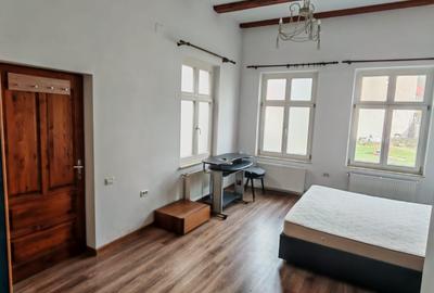 Casă individuală cu 2 camere cu Canalizare în Centrul Istoric - 4
