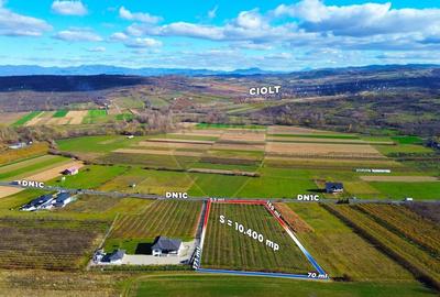 Teren intravilan de 10400 mp, în Sud-Est