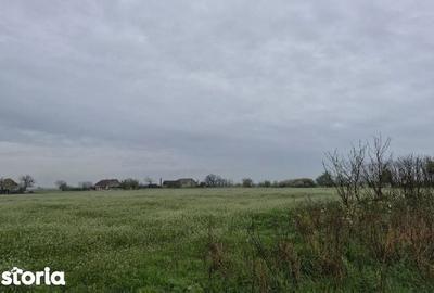 Teren de 4420 mp, în Central - 1