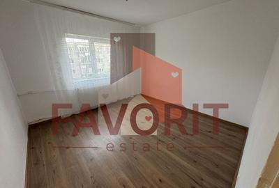 Decomandat. Model spatios. Disponibil imediat. Etaj intermediar. - 12