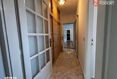 Apartament cu 4 camere decomandat în Intim - 19
