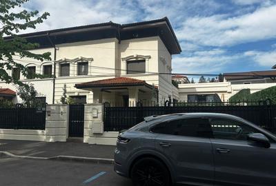 Casă cu 6 camere cu Canalizare în Primăverii - 2