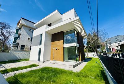 Casă individuală cu 6 camere cu Canalizare în Băneasa - 1