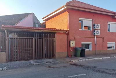 Casă cu 4 camere în Central - 1