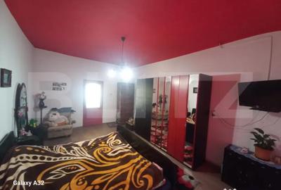 Casă cu 4 camere cu Teren 2500 Mp în Central