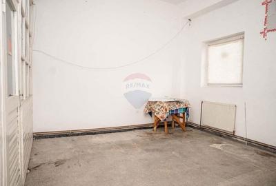 Spa?iu comercial de 158 mp de vanzare in Roman - 11