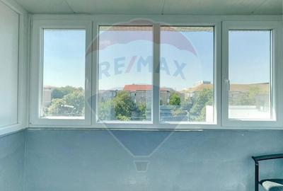 Apartament cu 3 camere decomandat, mobilat în Aradului